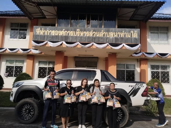 ขอขอบคุณ ร้านศิรินยางยนต์มอบถุงยังชีพจำนวน 50 ชุดให้ทาง อบต.นาท่ามใต้ มอบให้กับผู้ประสบภัยน้ำท่วมในเขตพื้นที่ อบต.นาท่ามใต้